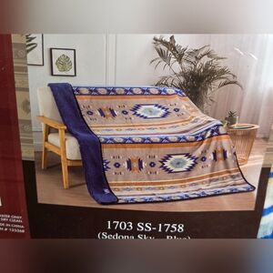 NWT Nu Trendz Sedona Sky Silk Touch Sherpa Throw